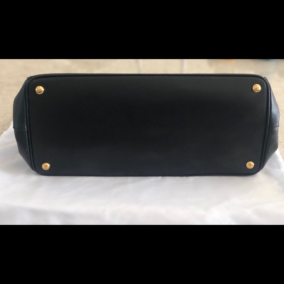 Prada Saffiano Lux Nero - Picture 6 of 7